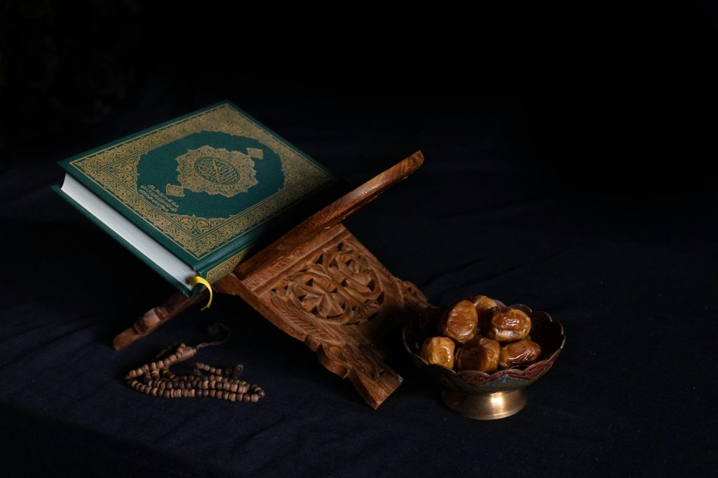 Koran und Datteln